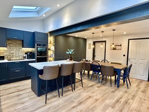 Kitchen/Diner/Family Room- click for photo gallery